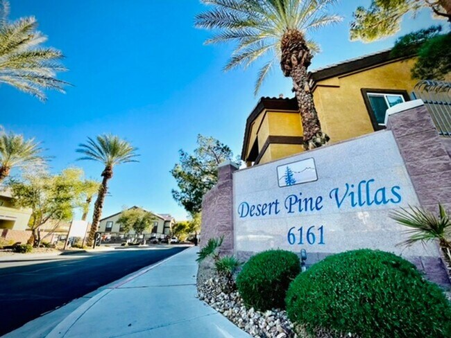 Foto del edificio - WONDERFUL 2 BED CONDO W/ ATTACHED GARAGE IN GATED COMMUNITY!