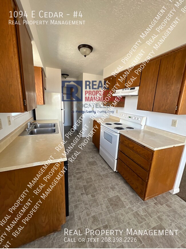 Building Photo - 1094 E Cedar-#4