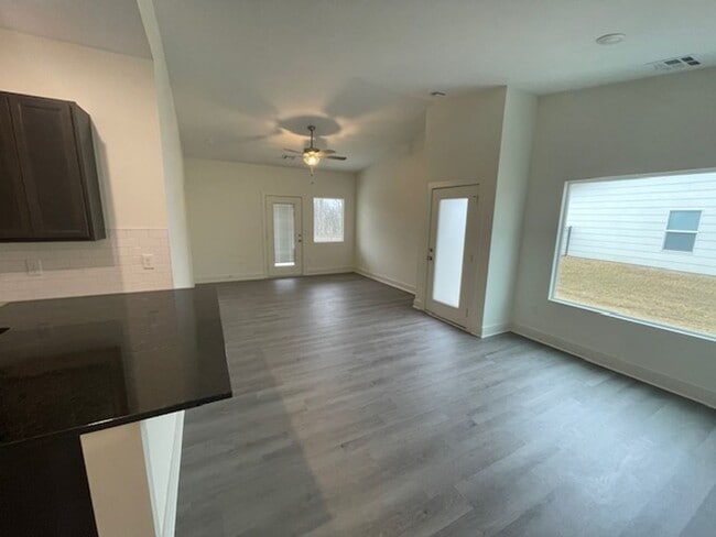 Building Photo - 5203/05 Chase Cir
