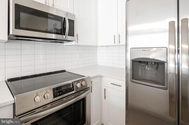 Building Photo - 2032 E Susquehanna Ave