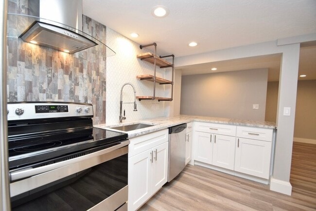 Building Photo - 280 E 200 S