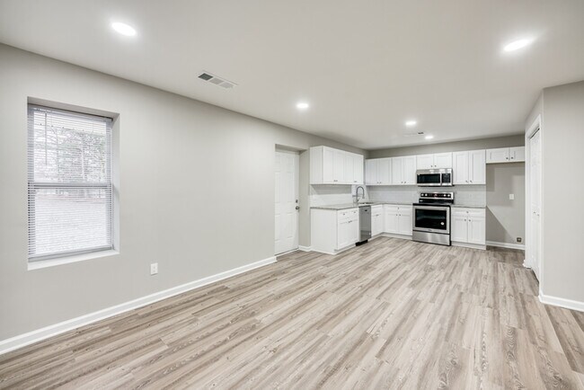 Building Photo - Saddle Club