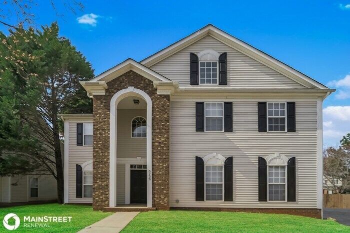 Primary Photo - 5739 Waverly Lynn Ln, Charlotte, NC 28269