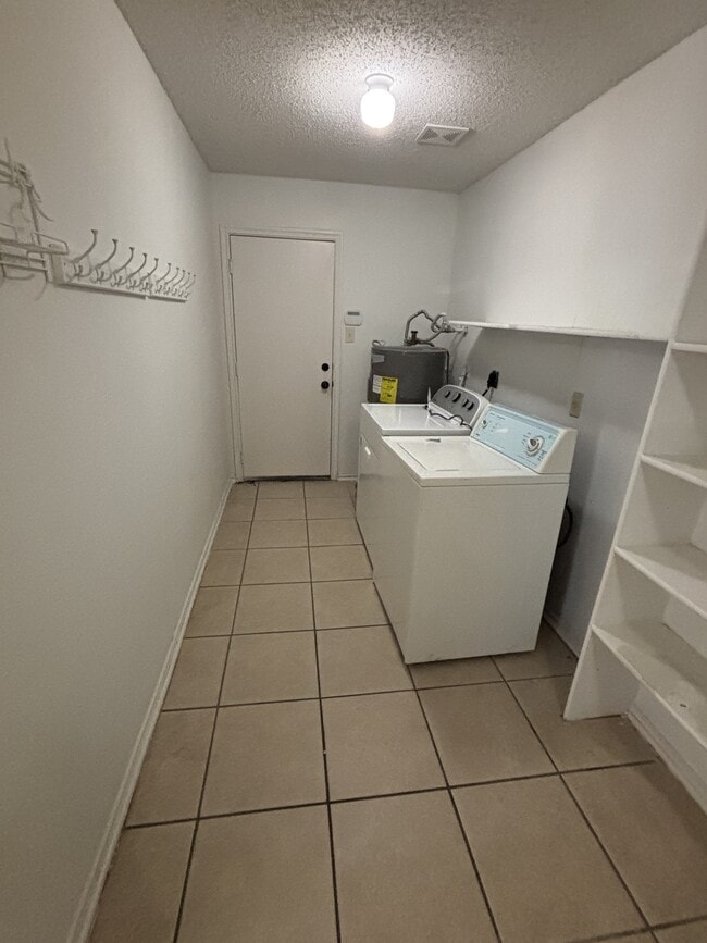 Building Photo - 5850 Spring Pebble