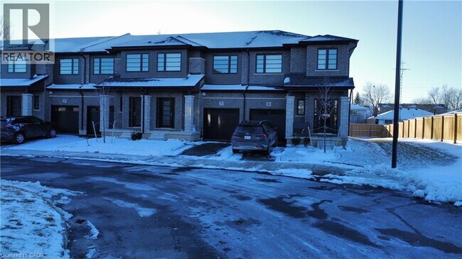 Building Photo - 520 Grey St