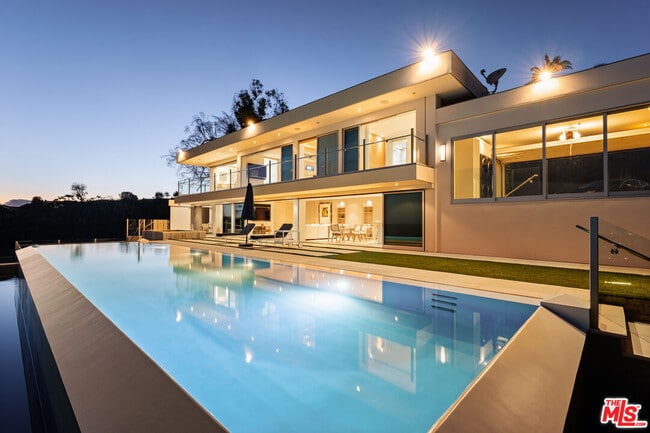 Building Photo - 467 Paseo Miramar