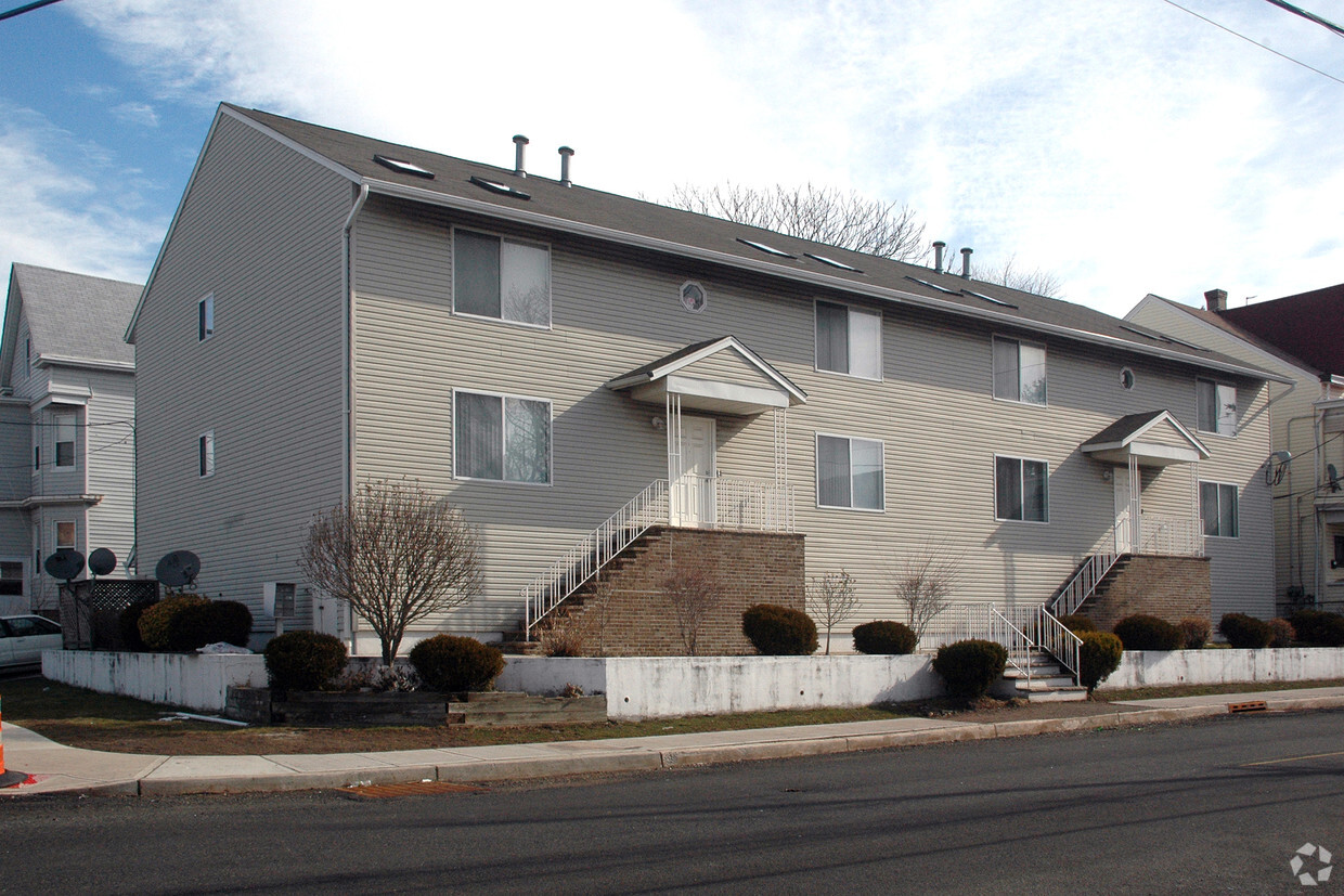 Primary Photo - 96 Montclair Ave