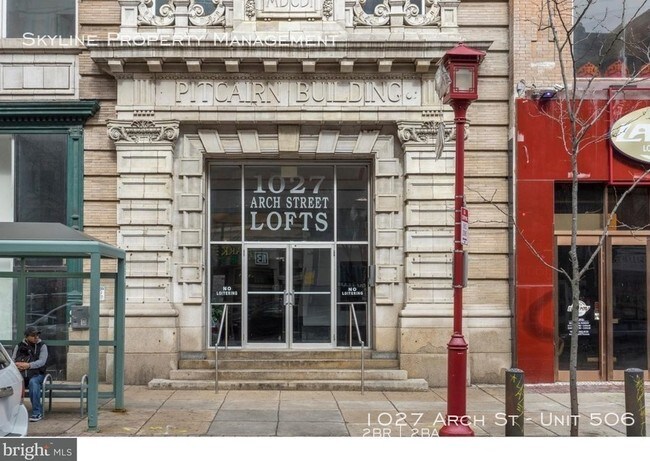 Building Photo - Large Sunny Center City Bi-Level Condo!