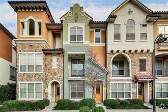 Building Photo - 622 Arbol