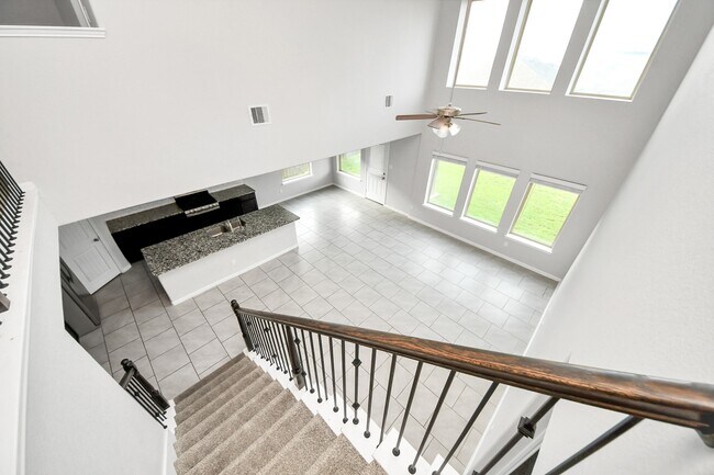 Building Photo - 18319 Pin Oak Lake Dr