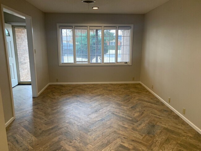 Foto del edificio - 4 Bedroom in Melanie Park