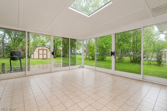 Foto del edificio - 8806 Norwood Dr