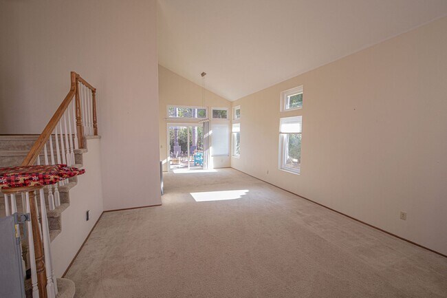 Building Photo - A beautiful house 3 bed/ 3 bath in Rancho ...