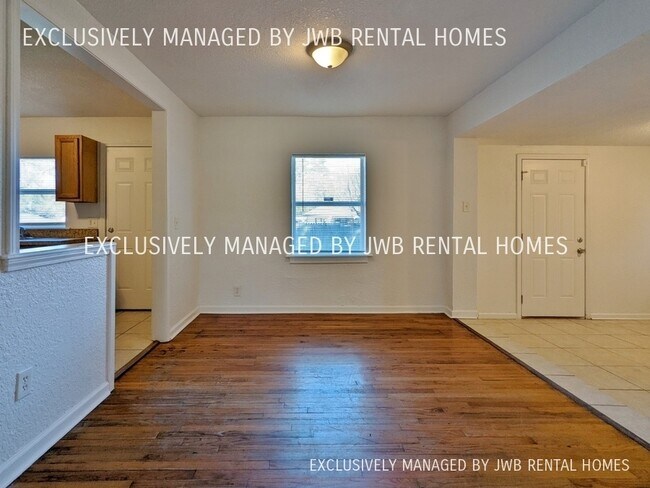 Foto del edificio - 6403 Solandra Dr