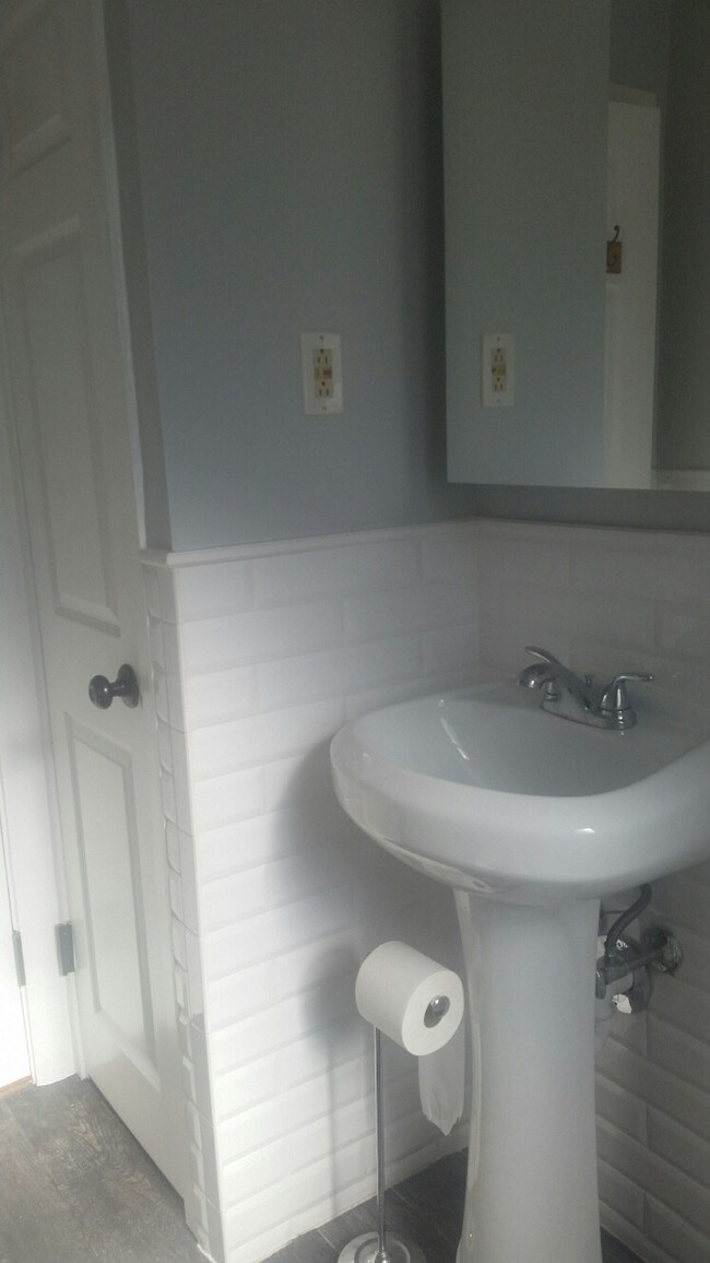 Building Photo - 824 S Arlington Mill Dr