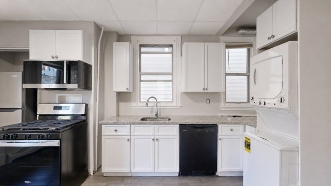 Building Photo - 346 Chelsea St