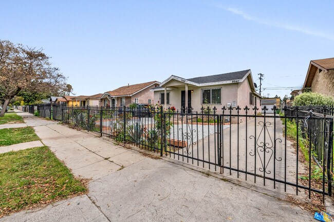 Foto del edificio - 8938 Orchard Ave