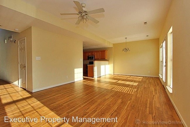 Foto del edificio - 2858-2858 Larkspur Ct