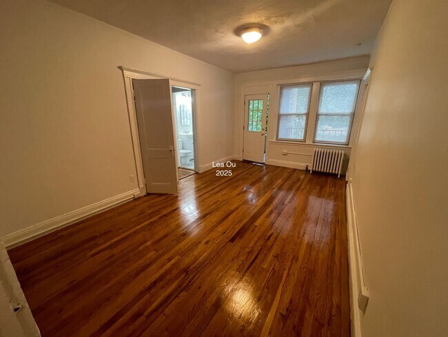 Foto del edificio - Half fee. Available NOW or 8/1 or any date...