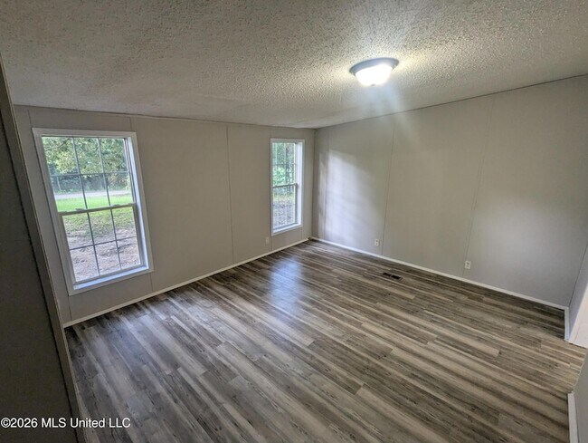 Foto del edificio - 7682 Edwards Place Rd E