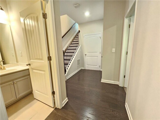 Foto del edificio - 871 Sunset Park Dr