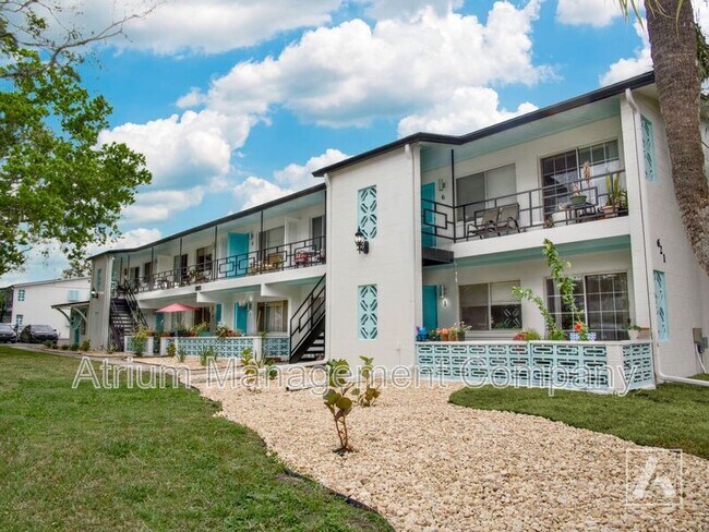 Building Photo - 621 Lakeview St