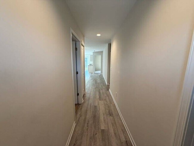 Building Photo - 960 Madrid Ct