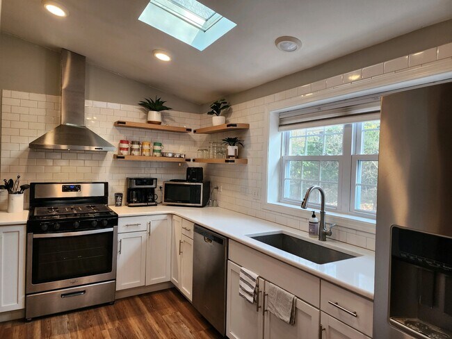 Building Photo - 815 Odsila Way
