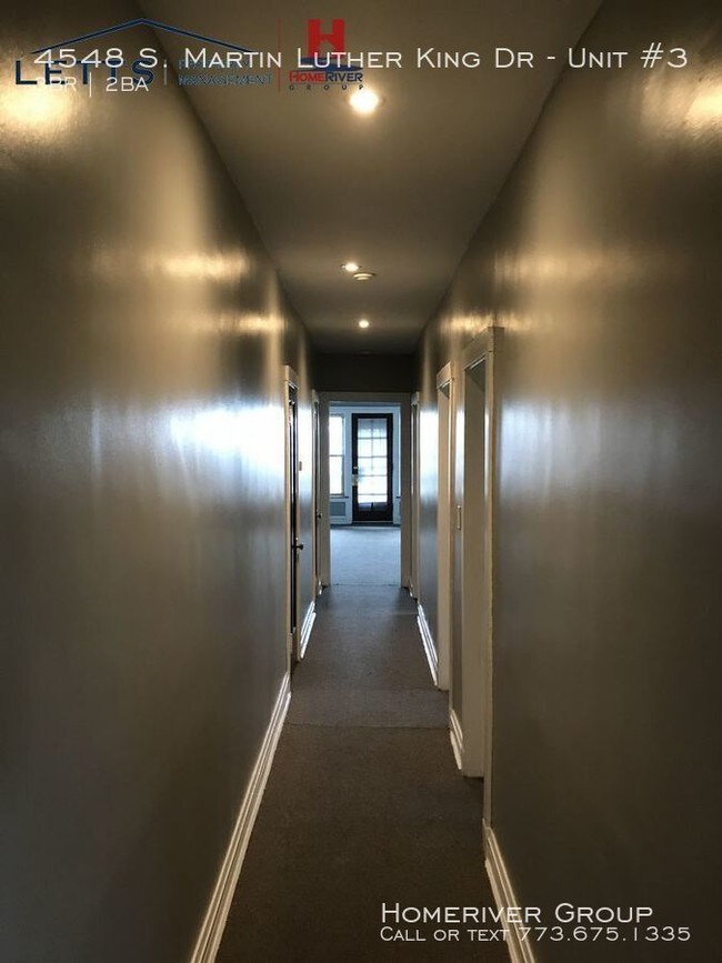 Building Photo - Spacious  3 Bedroom and 2 bath Apartment