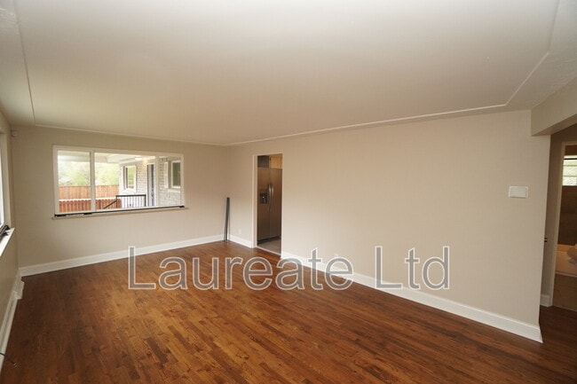 Foto del edificio - 2268 W Maplewood Ave