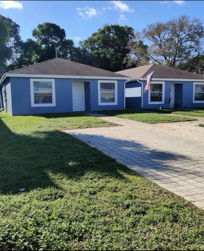 Primary Photo - 1311 Emerald Terrace