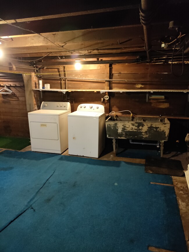 Washer and dryer hookup in the basement - 110 Walnut St