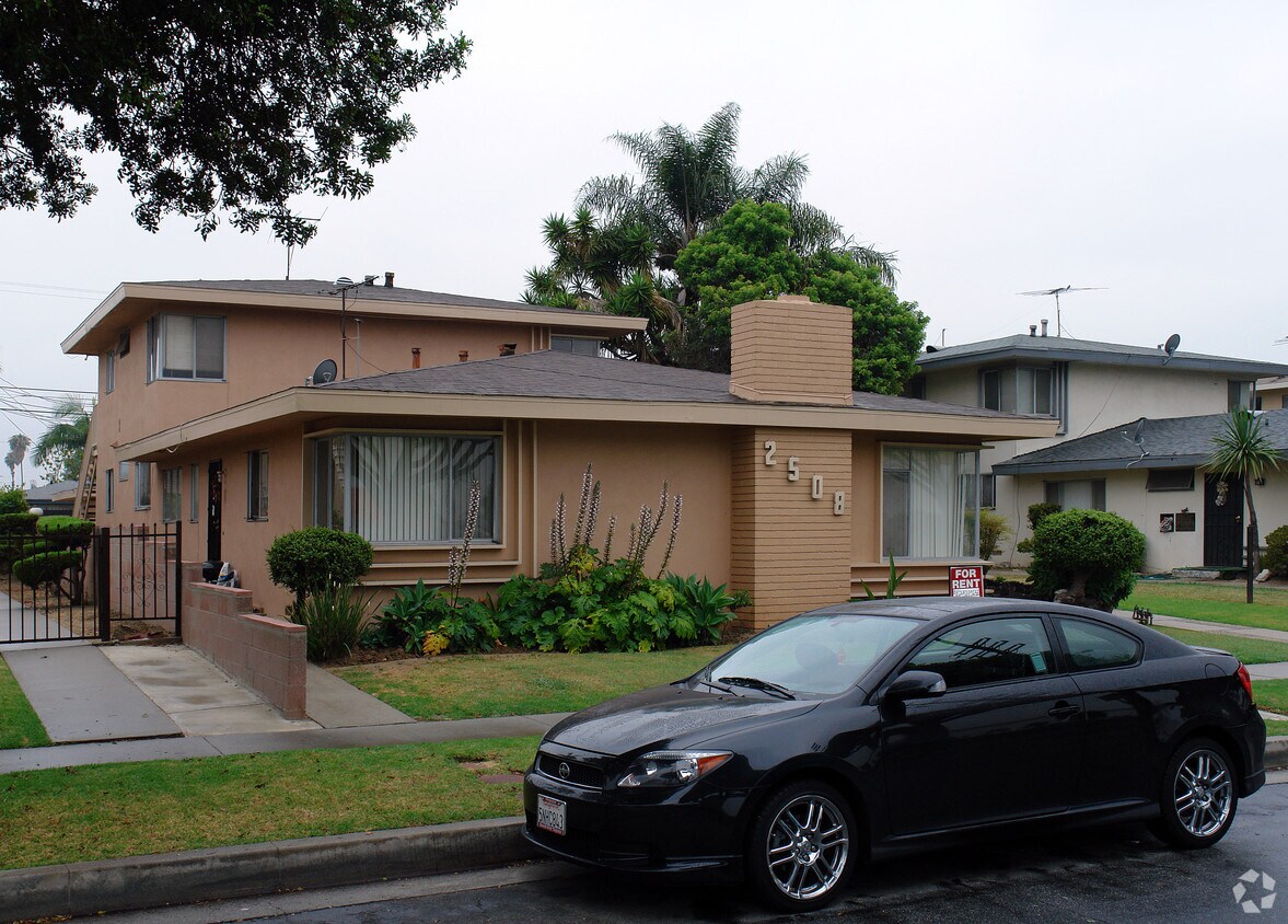Building Photo - 2508 W El Segundo Blvd
