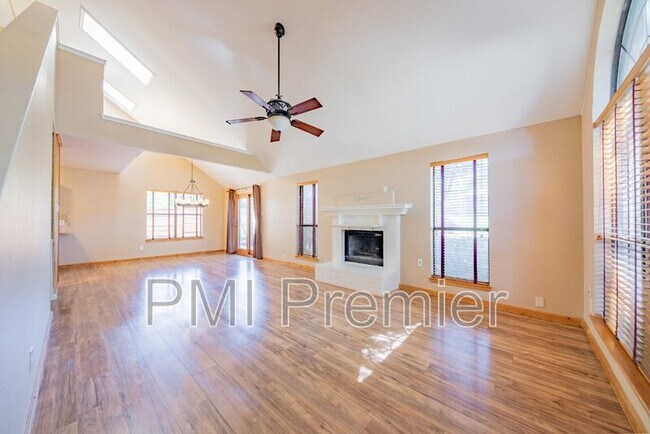 Foto del edificio - 471 Caviness Dr