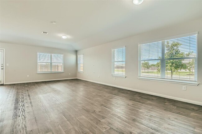 Foto del edificio - 600 Marimoor Dr