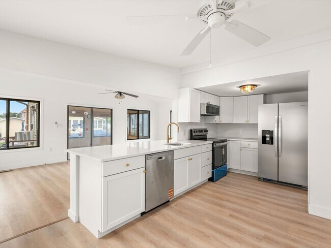 Building Photo - 36999 Blue Bill Dr