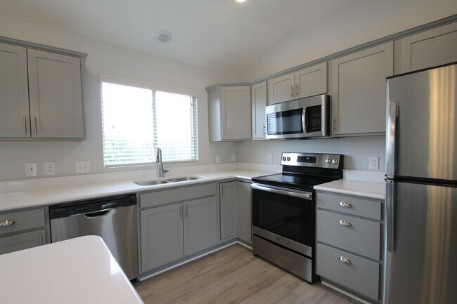 Foto del edificio - Fall Move In Special!!!  1/2 Off 1st Month...