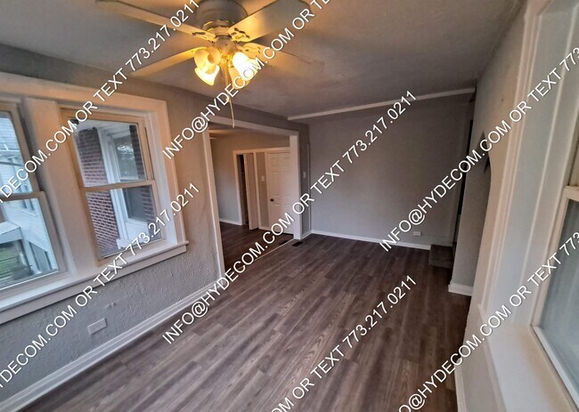 Foto del edificio - 8723 S Racine Ave