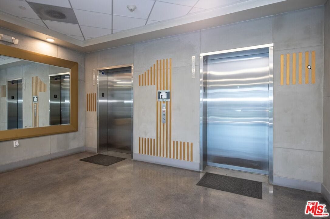 Building Photo - 1025 S Berendo St