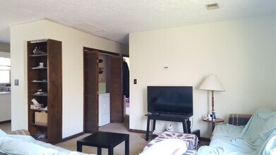 Building Photo - 212-214 Ellett Rd