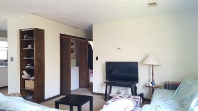 Building Photo - 212-214 Ellett Rd