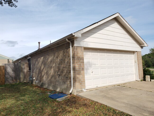 Foto del edificio - 1413 Bridle Path