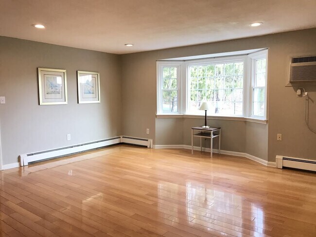 Building Photo - 1 Town House Ln