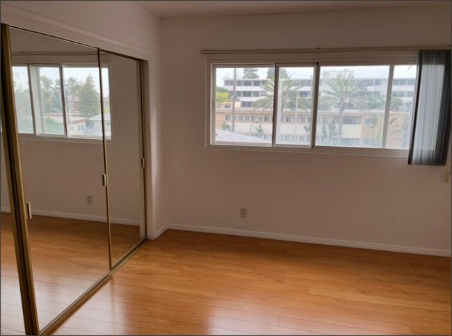 Foto del edificio - 8315 W Manchester Ave