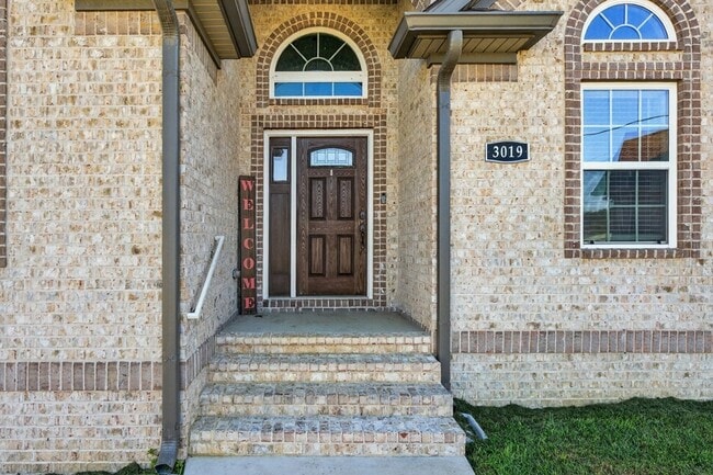 Building Photo - 3019 Cambridge Ct