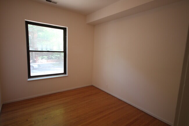 Building Photo - 3456 N Elaine Pl