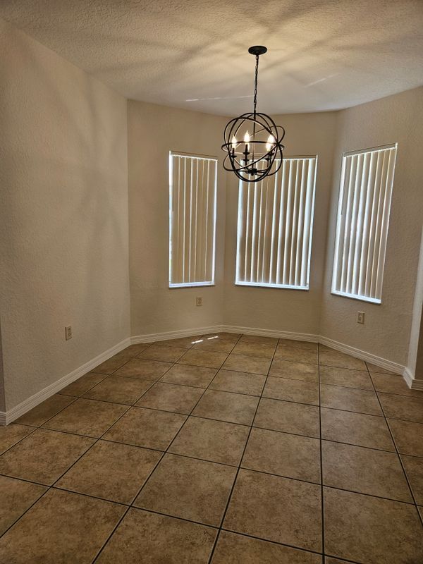 Foto del edificio - 156 SW Peacock Blvd