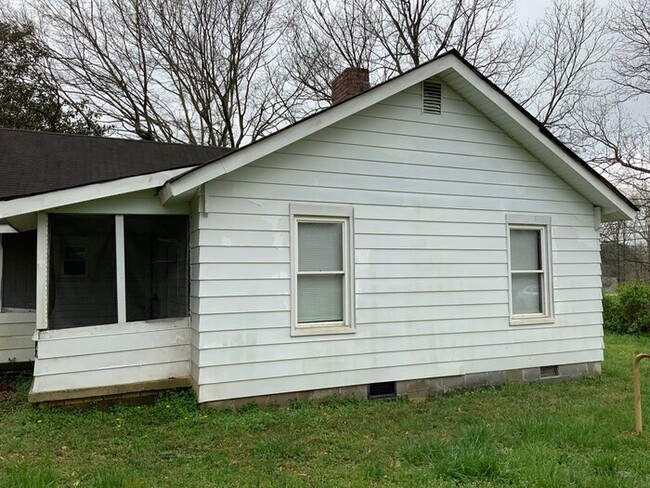 Building Photo - 808 NC-161