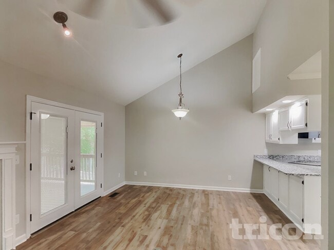 Foto del edificio - 210 Rollingwood Ct