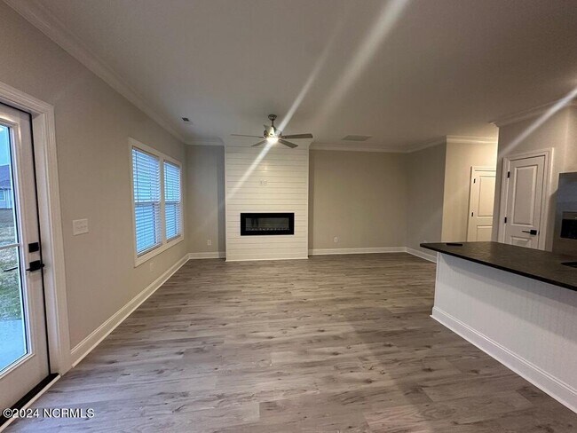 Building Photo - 2132 N Kali Ln